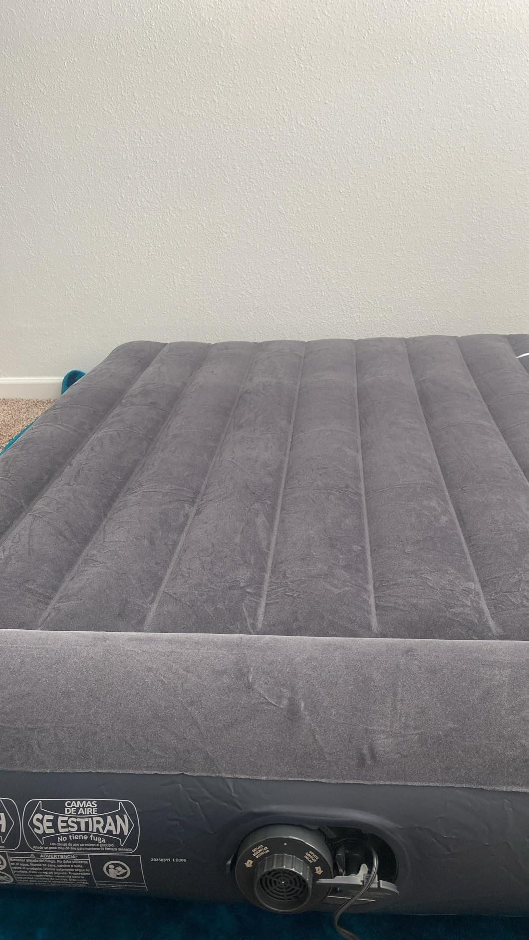 INTEX 64149ED Dura-Beam Standard Pillow Rest Air Mattress: Fiber-Tech – Queen Size – Built-in Electric Pump – 10in Bed Height – 600lb Weight Capacity customer photo 1