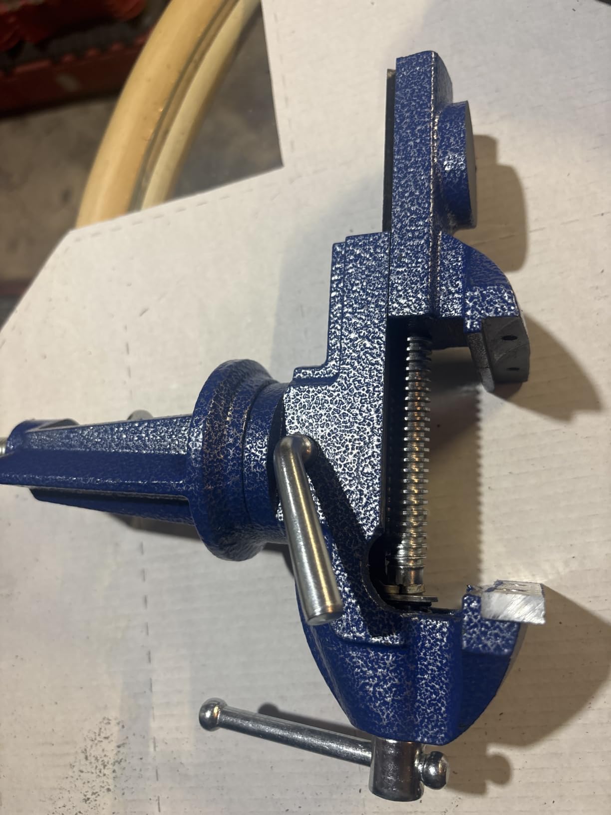 Nuovoware Table Vise 3 Inch, Universal Vise Bench Clamp, Blue customer photo 2