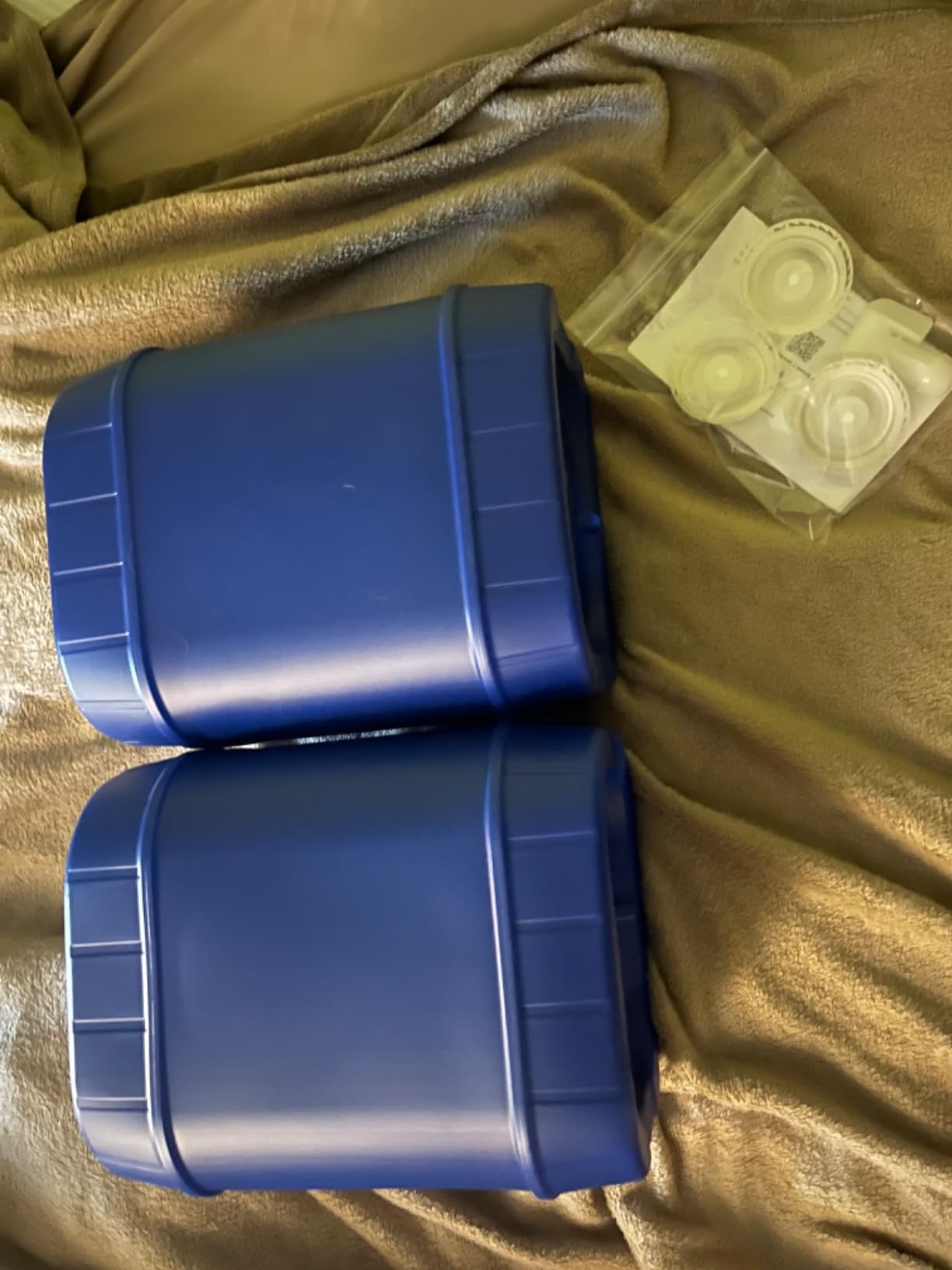 5-Gallon Stackable Water Storage Containers, 5 Lids + 1 Spigot, Easy Fill, Survial Supply Emergency Water Storage for Camping and Disaster Preparedness, RV, 20 Gallon (4 Tanks) customer photo 2