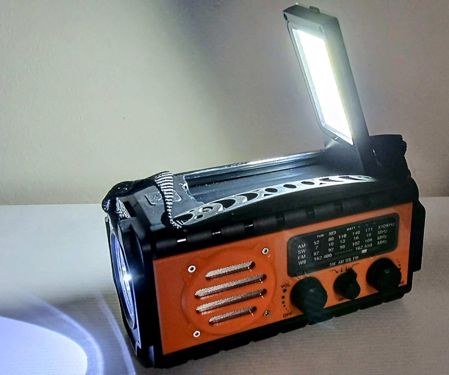 QAUYYW Solar Hand Crank Emergency Radio, 20000mAh AM FM NOAA Weather Radio customer photo 2