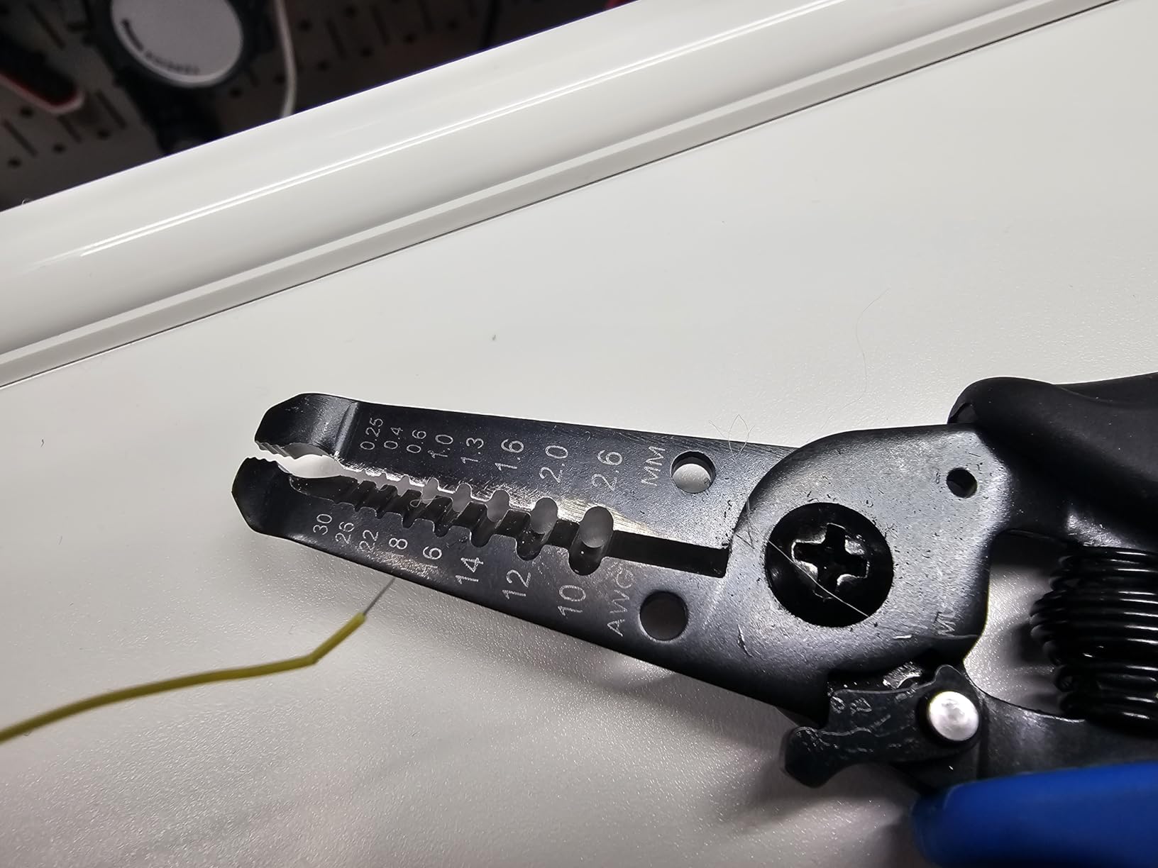 iFixit Mandible Wire Strippers - Auto-Open Latch for Electronics Repair customer photo 2