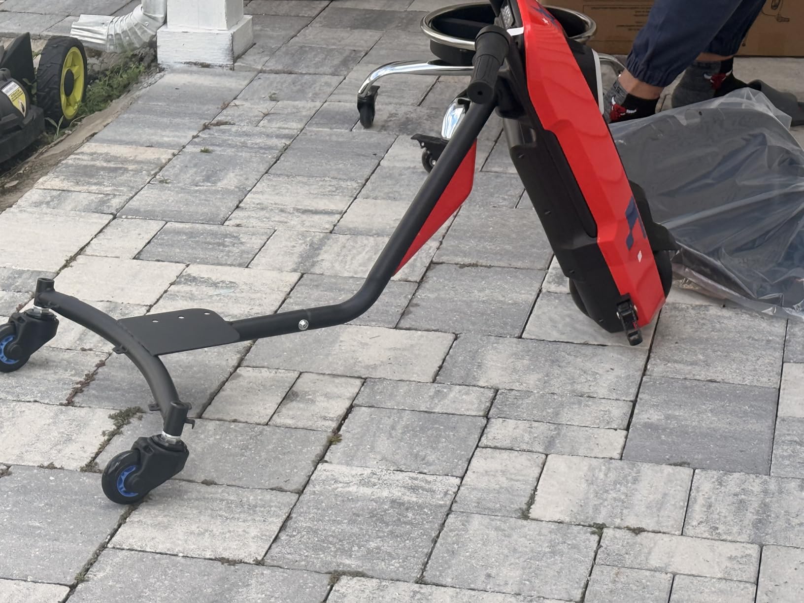 ELEMARA Electric Go Kart with Stepless Speed,0-5 MPH, 12V Ride On Car for Big Kids with 3 Adjustable Seat, Drift Kart with Twist-Throttle, Music, Bluetooth, LED Light,for Ages 6-14, Deep Red customer photo 2