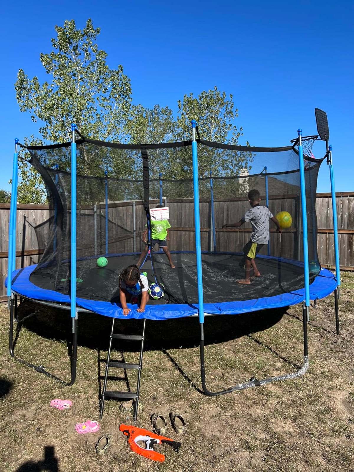 DeepRoar 2026 Upgraded 8FT 10FT 12FT 14FT 15FT 16FT Outdoor Tranpoline for Kids, Big tranpoline with Basketball Hoop, Lights, Sprinkler & Socks, Heavy Duty tranpoline 1500LB, ASTM Approved Tranpoing customer photo 1