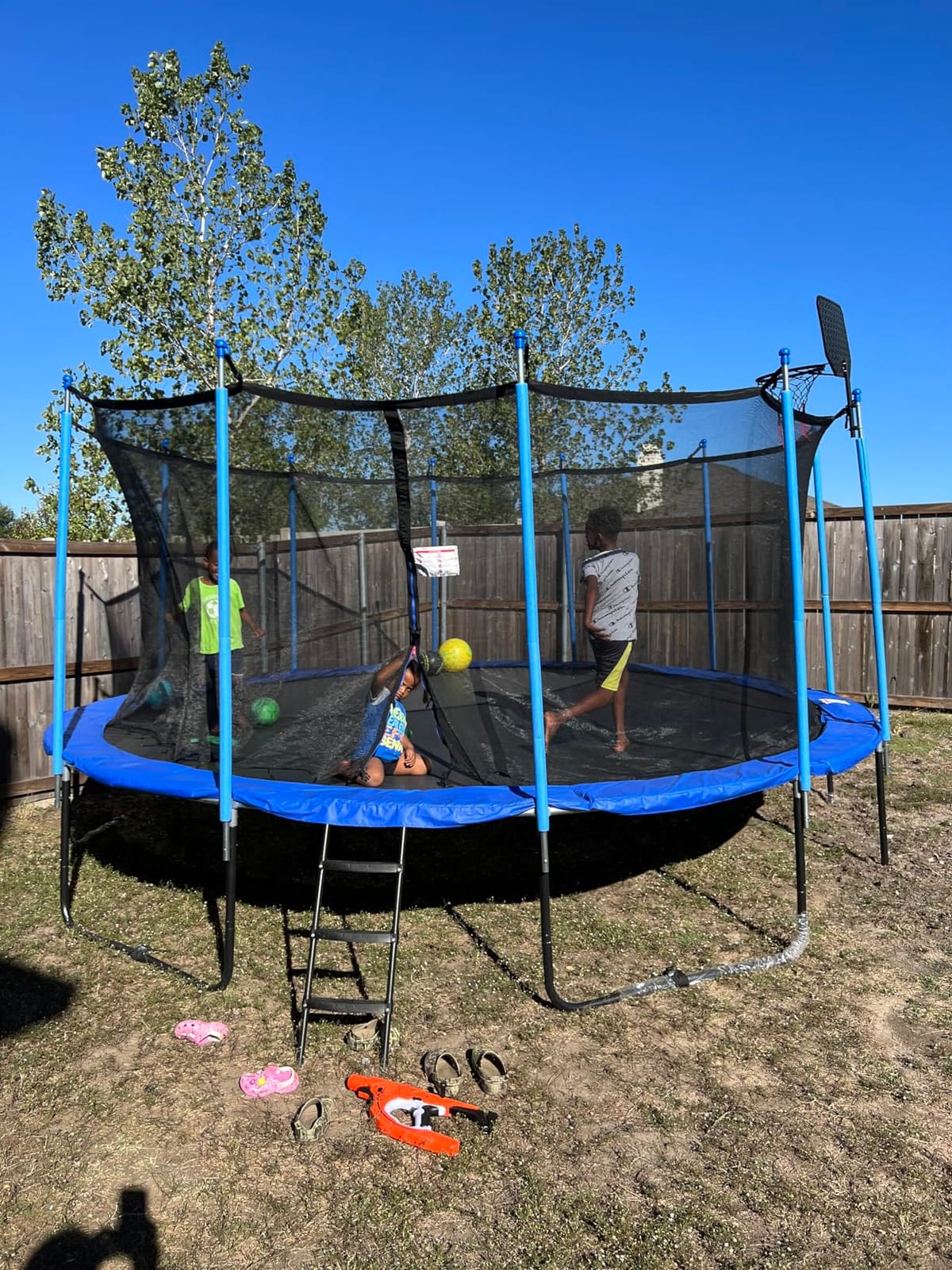 DeepRoar 2026 Upgraded 8FT 10FT 12FT 14FT 15FT 16FT Outdoor Tranpoline for Kids, Big tranpoline with Basketball Hoop, Lights, Sprinkler & Socks, Heavy Duty tranpoline 1500LB, ASTM Approved Tranpoing customer photo 2